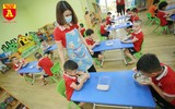 Cận cảnh bữa ăn bán trú của học sinh trong ngày đầu đi học